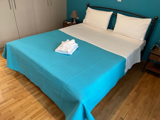 Kallithea apartment bed