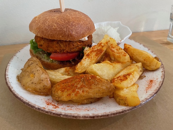 Peas tutti fruity jackfruit burger