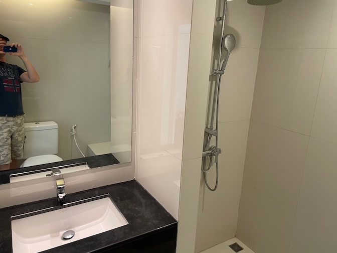 Rezt Bangkok bathroom