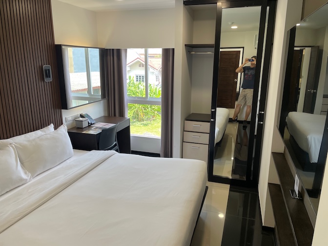Samutprakarn Hotel bedroom