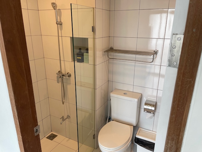 Siam Plaengna bathroom