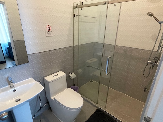 The Square 101 bathroom