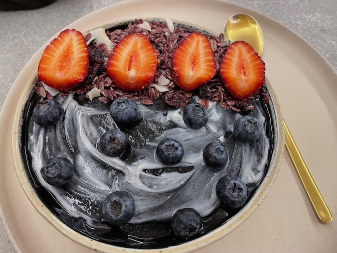 Paco black smoothie bowl