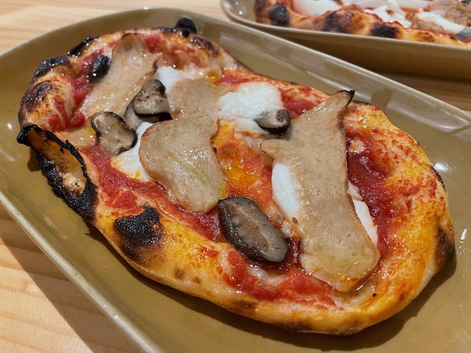 Vegano vegan chicken and mushroom pizza slice