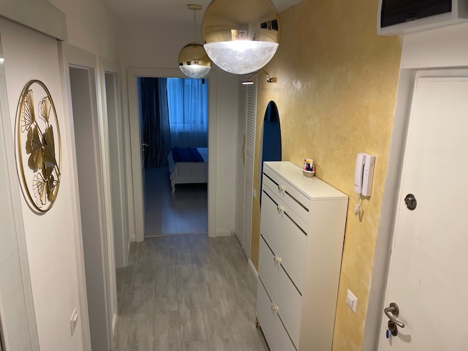 Bulevardul Dimitrie Cantemir apartment hallway