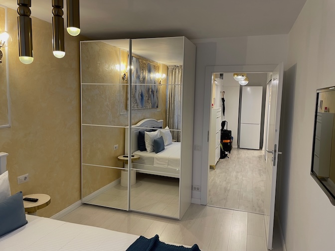 Bulevardul Dimitrie Cantemir apartment wardrobe