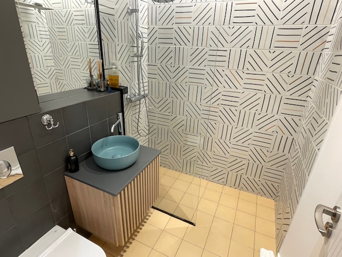 Bulevardul Iancu De Hunedoara apartment bathroom