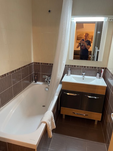 Strada Vânători apartment bathroom