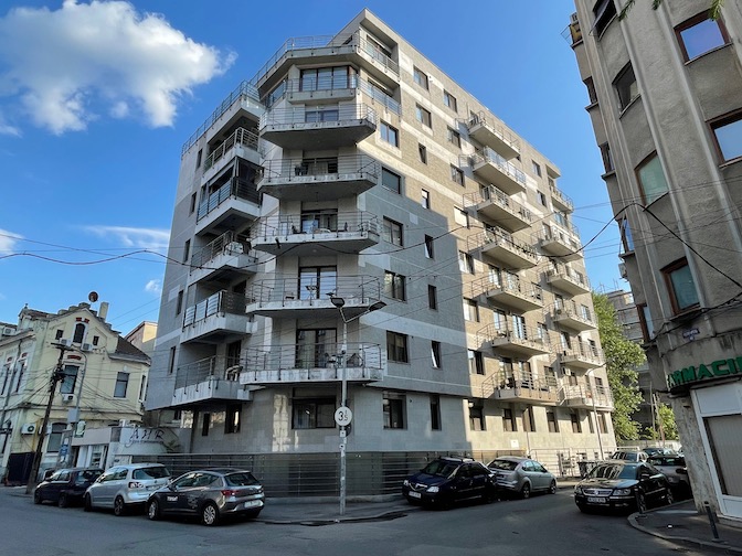 Strada Vânători apartment building