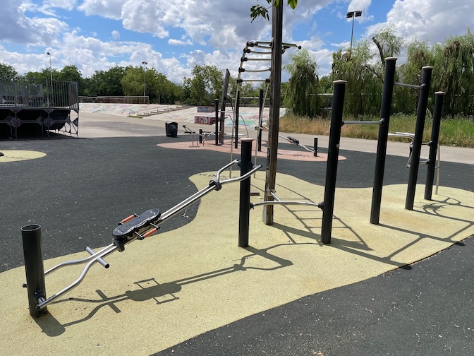Tineretului Park calisthenics area