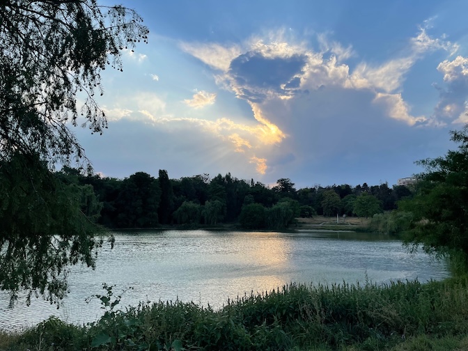 Tineretului lake sunset