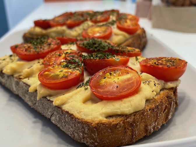 Hummus toast