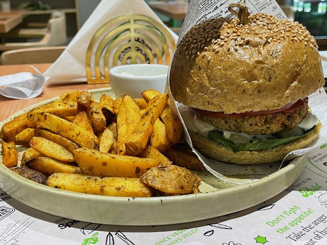 Sara Green super quinoa burger meal
