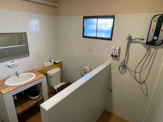 Oldy De Garden bathroom