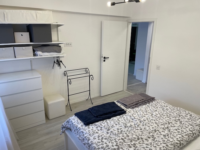 Strada General Dragalina apartment drawers