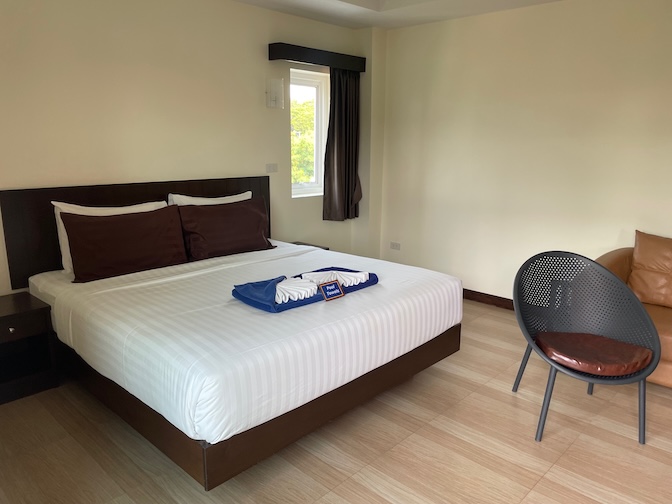 Sky Villa Hua Hin Guesthouse bed