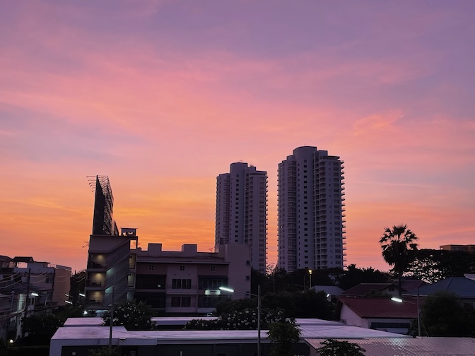 Sky Villa Hua Hin Guesthouse sunrise