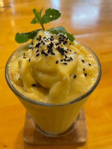 Huahin Vegan banana mango smoothie