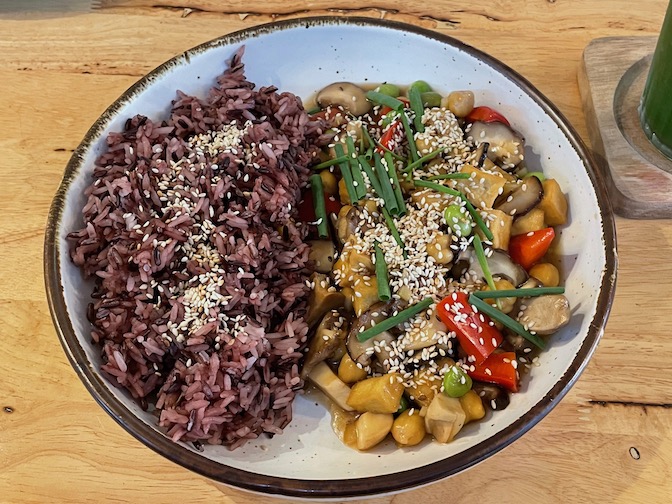 Huahin Vegan stir-fried tofu with teriyaki sauce