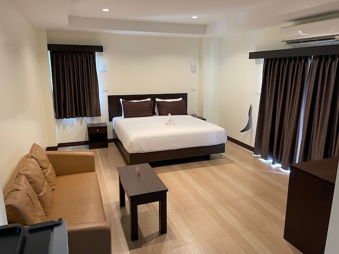 Sky Villa Hua Hin Guesthouse bed