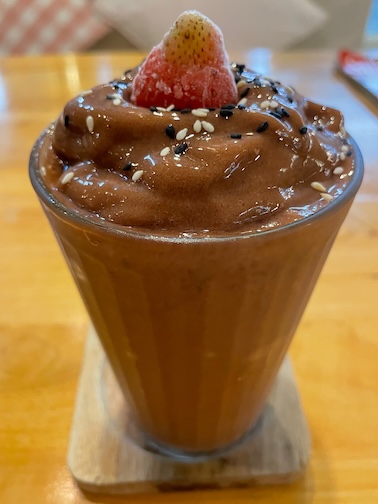 Huahin Vegan vegan dark strawberry smoothie