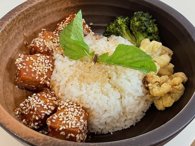 Kem Kon Khon Kaen teriyaki tofu bowl