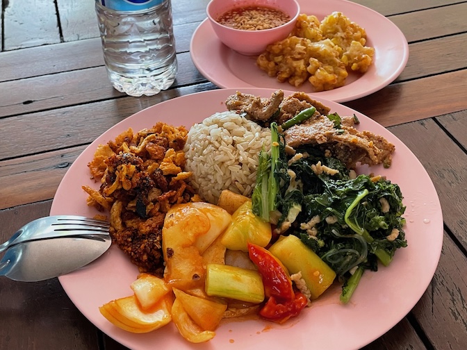 Tawanthong Vegetarian five choices with rice