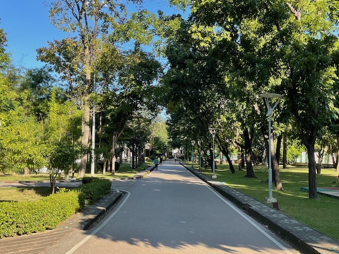 Kelang Nakhon Public Park running path