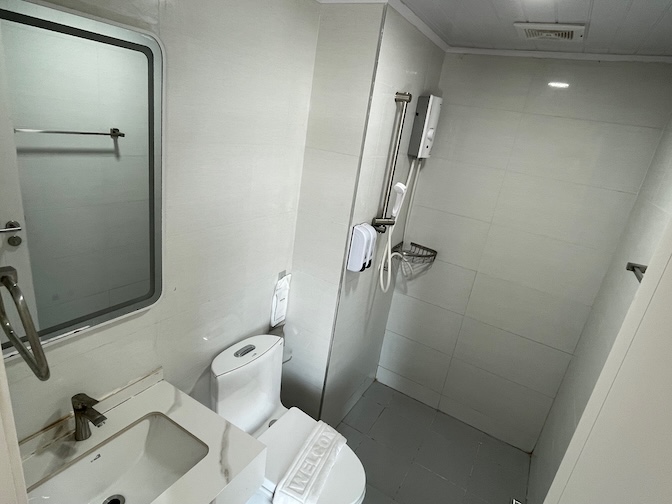 TJ 4711 Residence bathroom