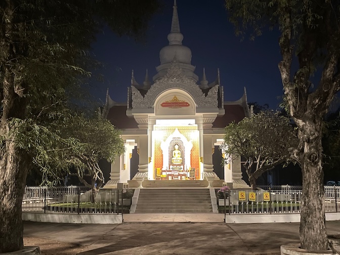 Phra Phratan Kantharawichai at night
