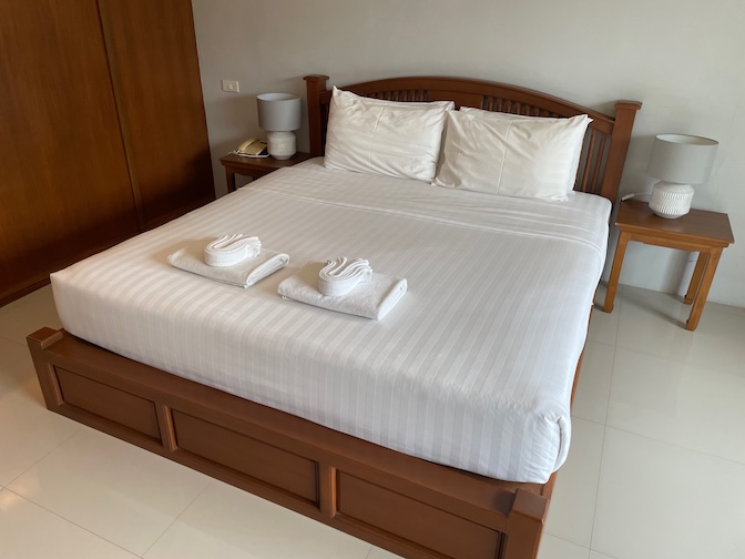 Phuhunsa Boutique Hotel bed