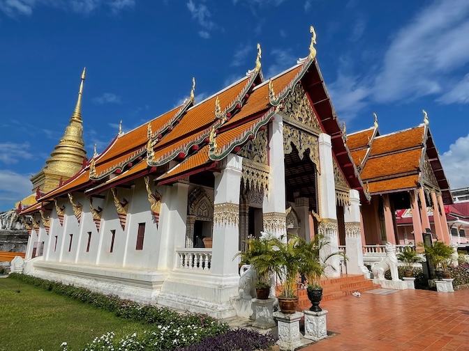 Wat Phrathat Chang Kham Worawihan