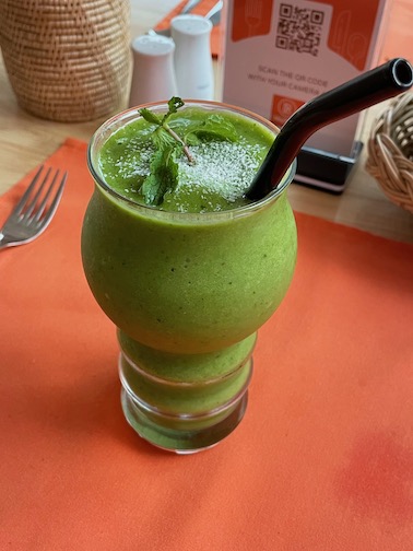 Green machine smoothie at Heybong - The Healthy Secrets