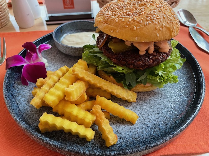 Unmeat burger at Heybong - The Healthy Secrets