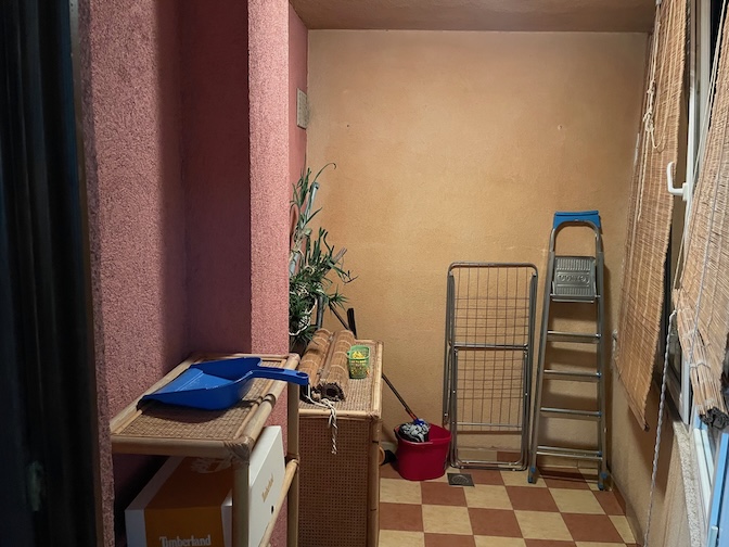 Apartment drying room
