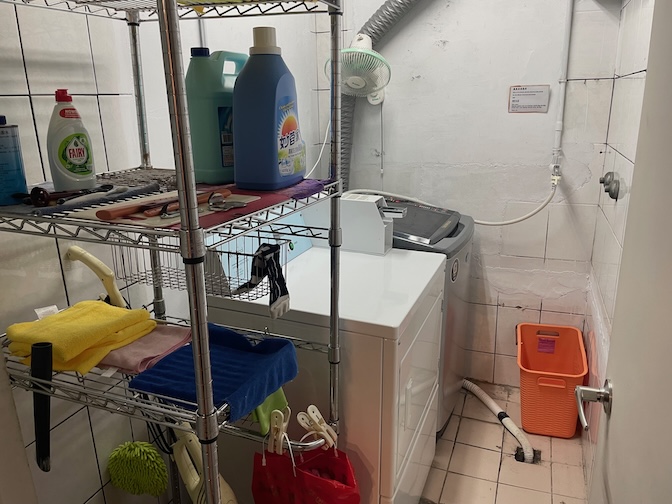 Zhongshan apartment laundry room