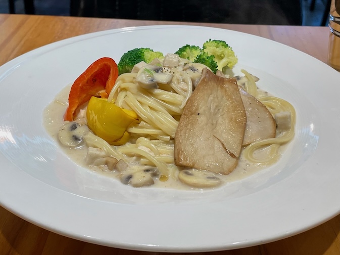 Loving Hut vegan alfredo