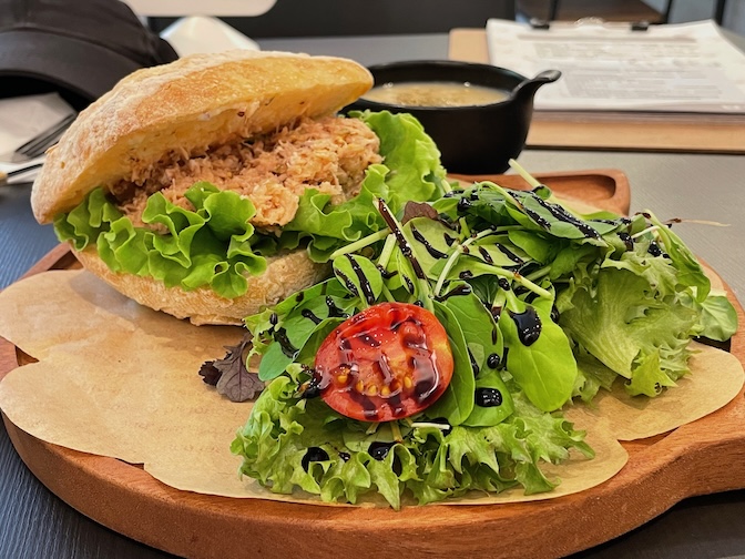 The Zoo plant-tuna sandwich