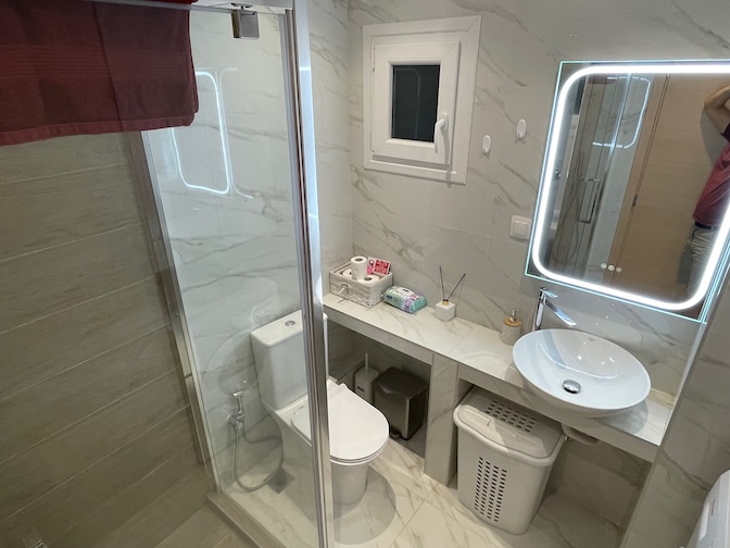 Agiou Dimitriou apartment bathroom