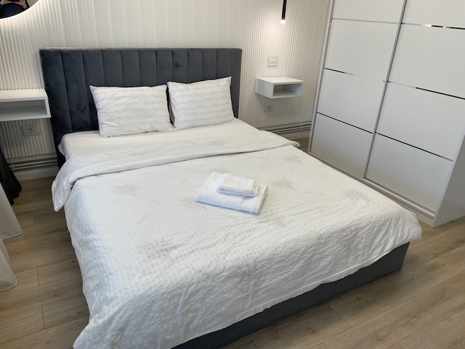 Luke Apartment bed