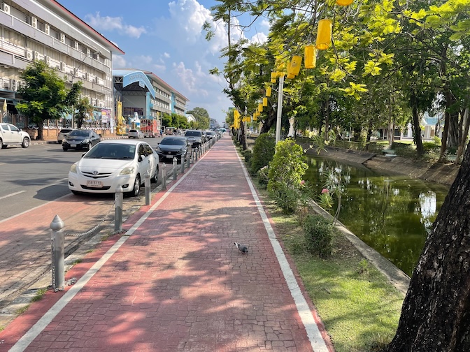 Pavement outside Thung Sri Mueang