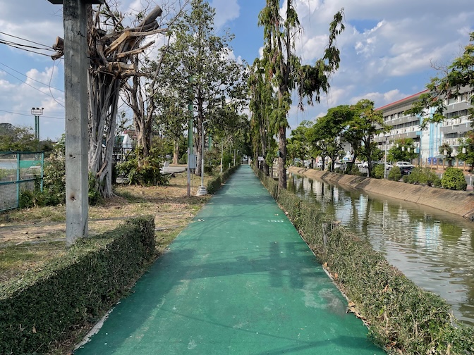 Thung Sri Mueang jogging track