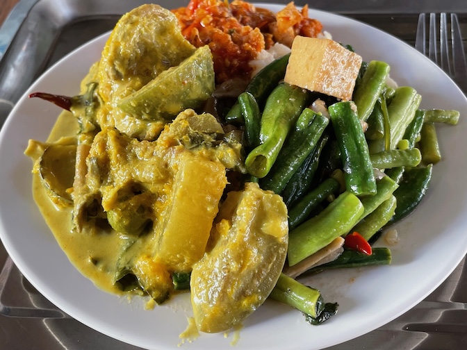 Utthayan Bunniyom three choices from the buffet with rice