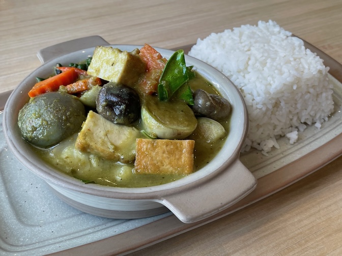 Maeya vegan green curry soup