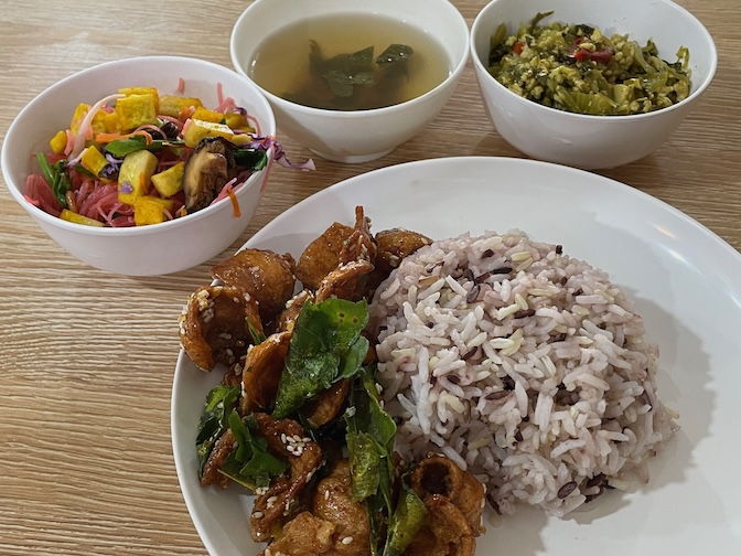 Phaisach Tana Jay Vegeterian buffet plate