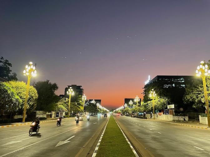 Ave Lane Xang at night