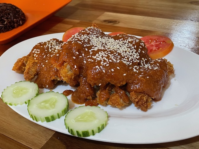 Reunion Cafe stir-fried chicken with peanut sauce