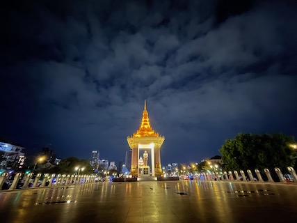 Statue of Sihanouk Norodom in Phnom Penh at night